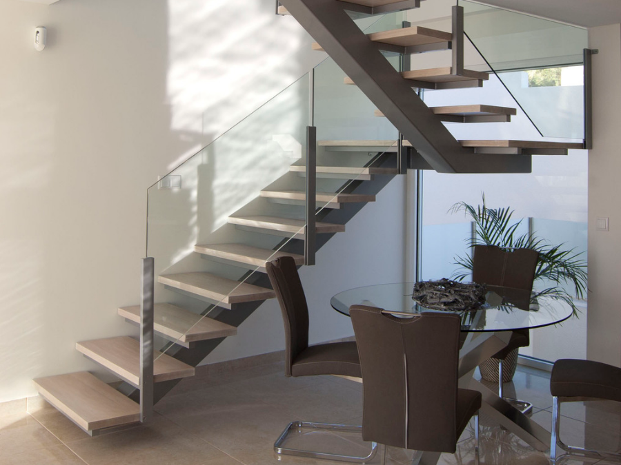 Scala Bianca. Escaleras de eje central rectas y curvadas.