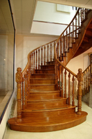 Escaleras, escalera de madera curvada