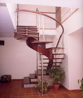 Escaleras, escalera de eje central